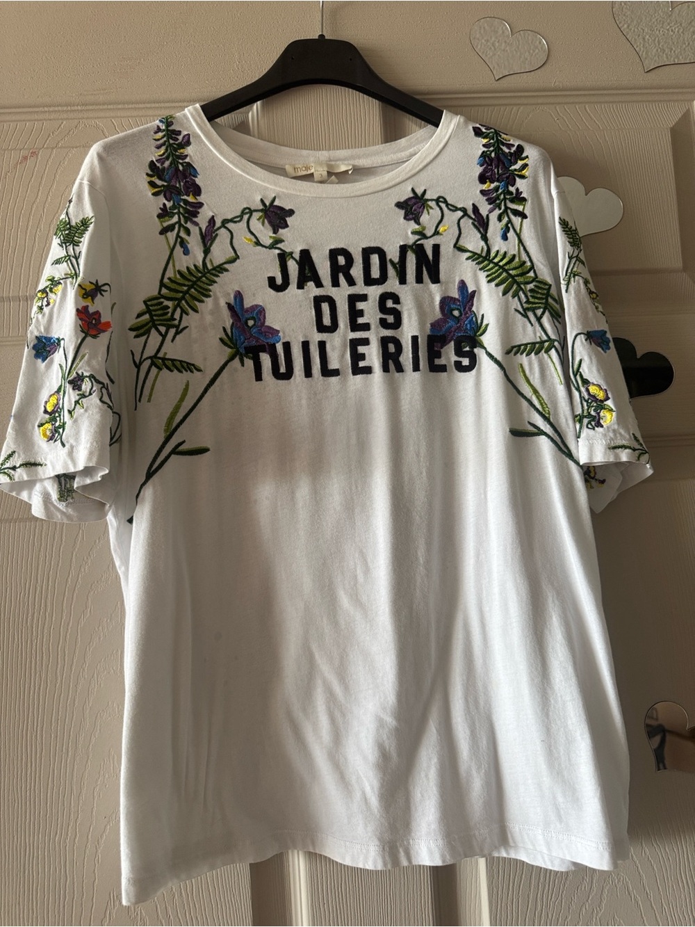 Jardin Des Tuileries White Floral Embroidered Women's Tee